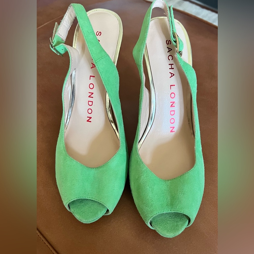 Sasha London Shoes Neon Green Sued Leather Peep Toe Shoes with 4” hills size 6.5